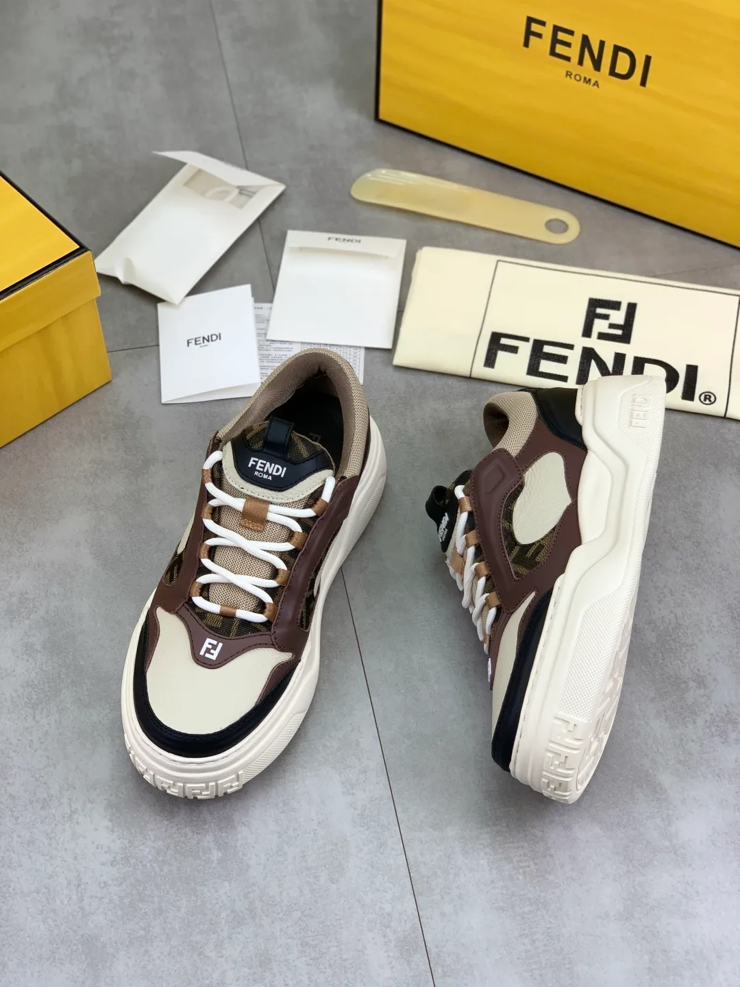 Men's men's shoes 💰P760 new style 💰💎💎💎 summer hot style [FENDI Fendi] top version 🆕New sneakers, wavy soles engraved with original words. Embossed Fendi Flow lettering on the heel. The upper is made of high-end calfskin and breathable materials. Original lining with tone-on-tone details decorated with innovative handcrafting techniques. Ultra-light and wear-resistant TPU and IP foam soles, overall lightweight and comfortable. Size:39-44 (38 45 can be customized)